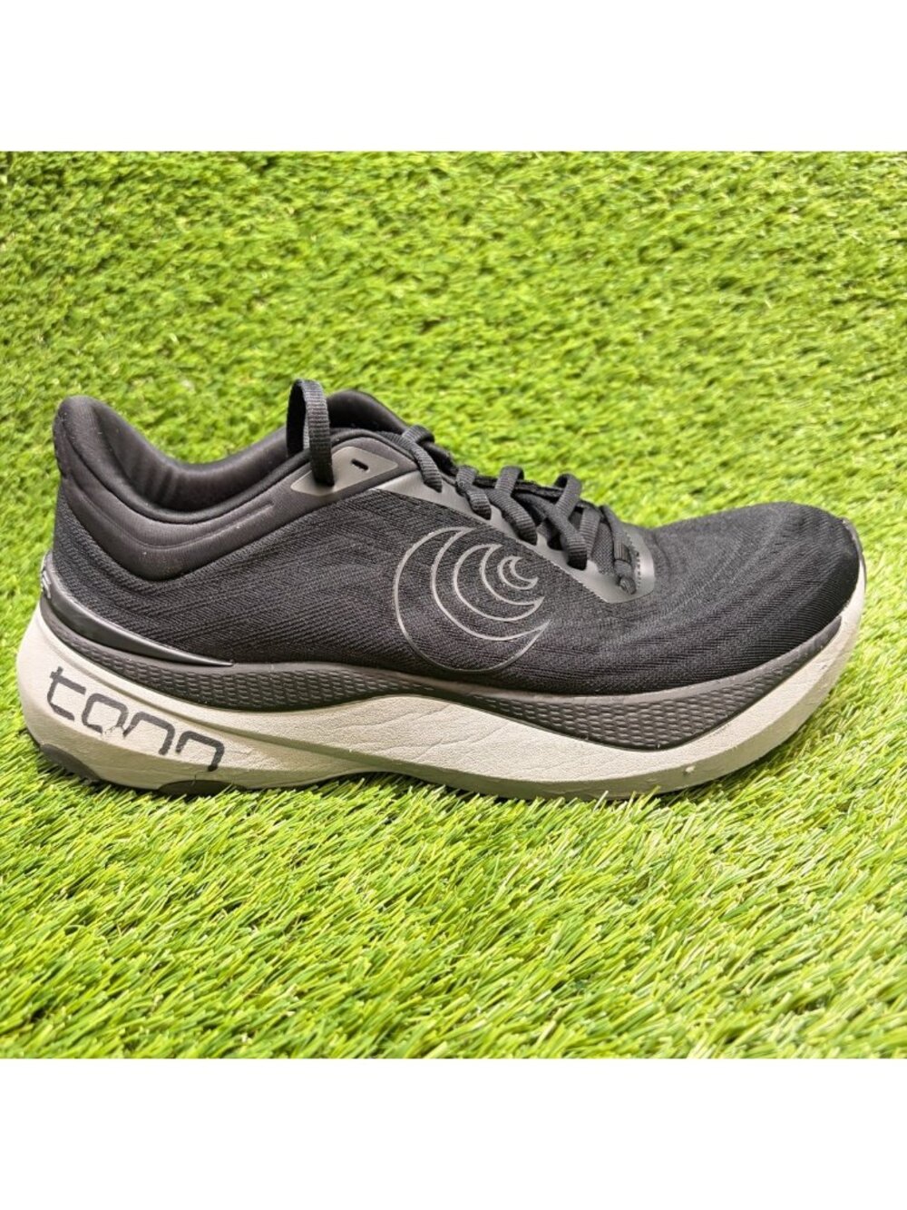 Topo Athletic Aura Womens Size 9.5 Black Gray Running Walking Shoes Sneakers